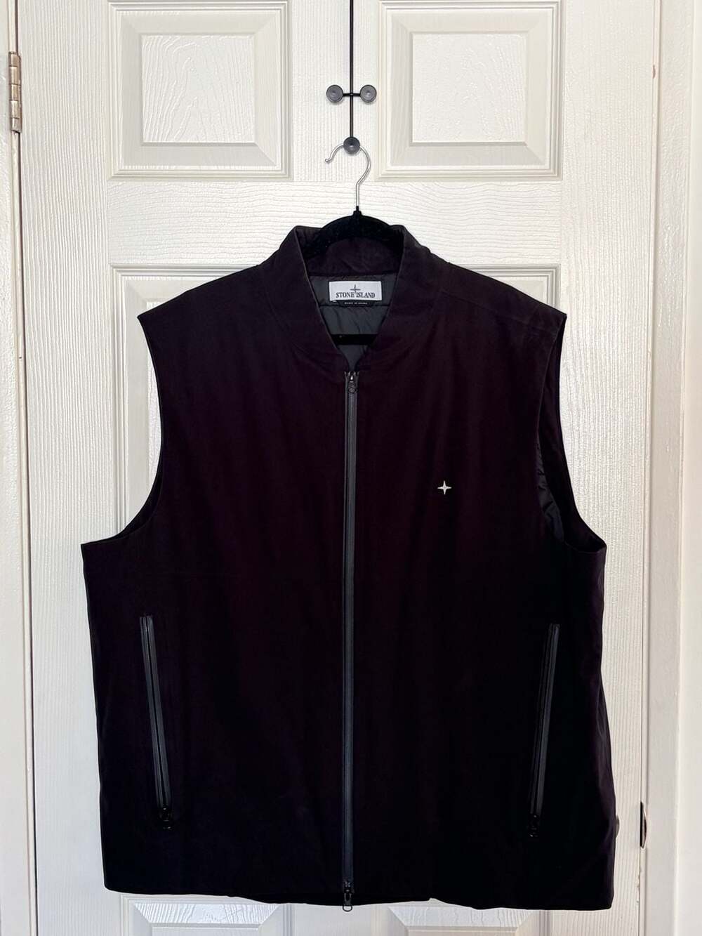 Stone Island Embroidered Logo Zipped Waistcoat In Black